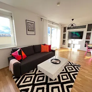 Penthouse Near Station With Free Parking , Wien Österreich